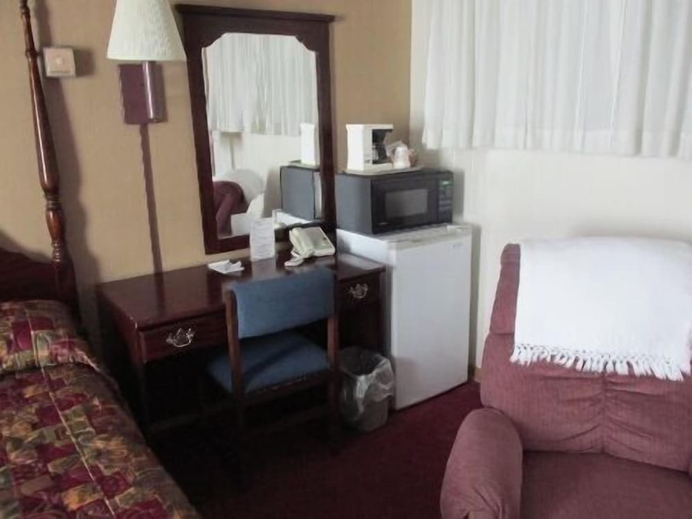Elms Motel - photo 3