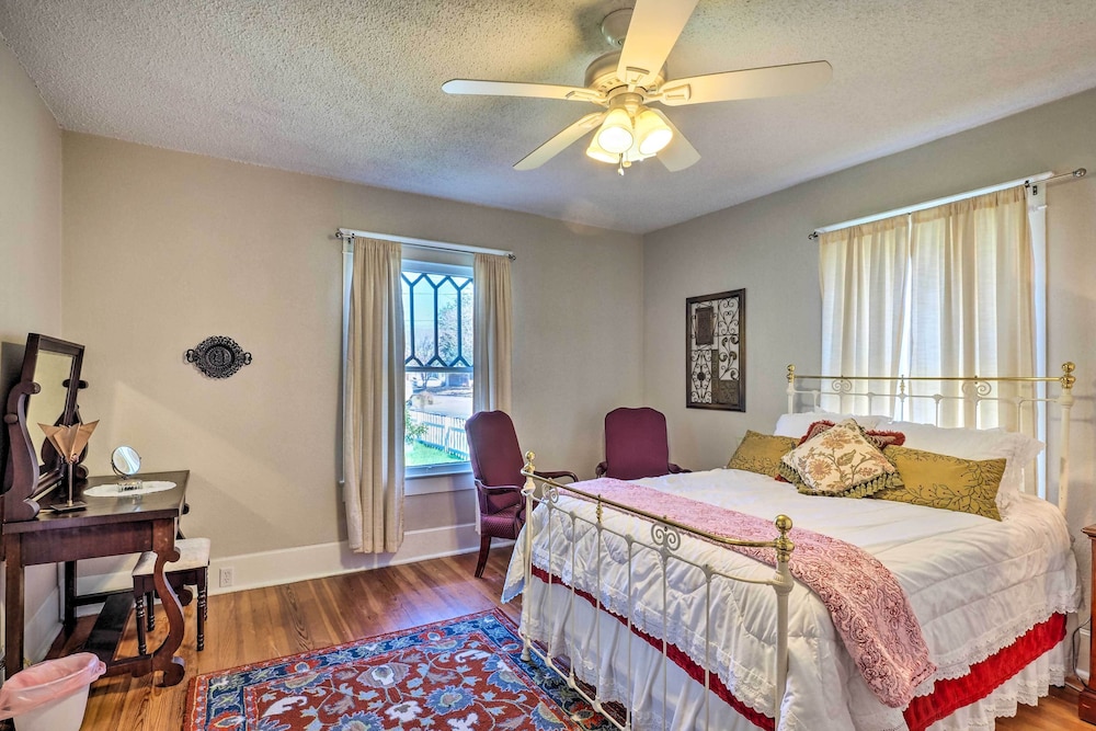 Georgetown Vacation Rental Close to Town Square - photo 21