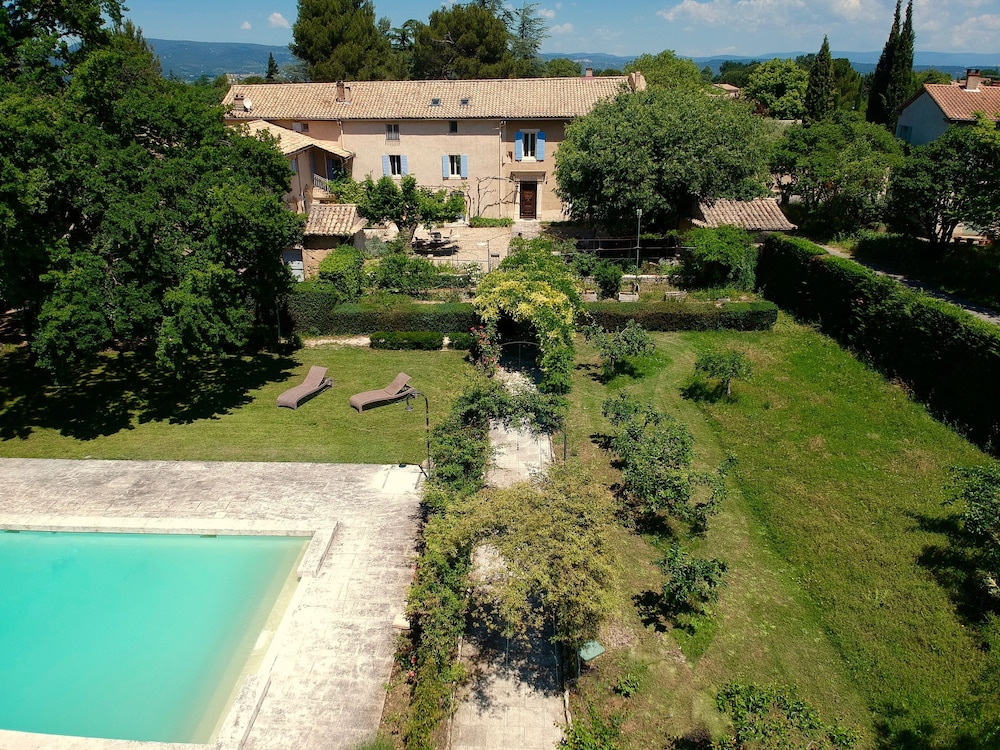 La Bastide du bois Bréant - carbon neutral hotel in Maubec