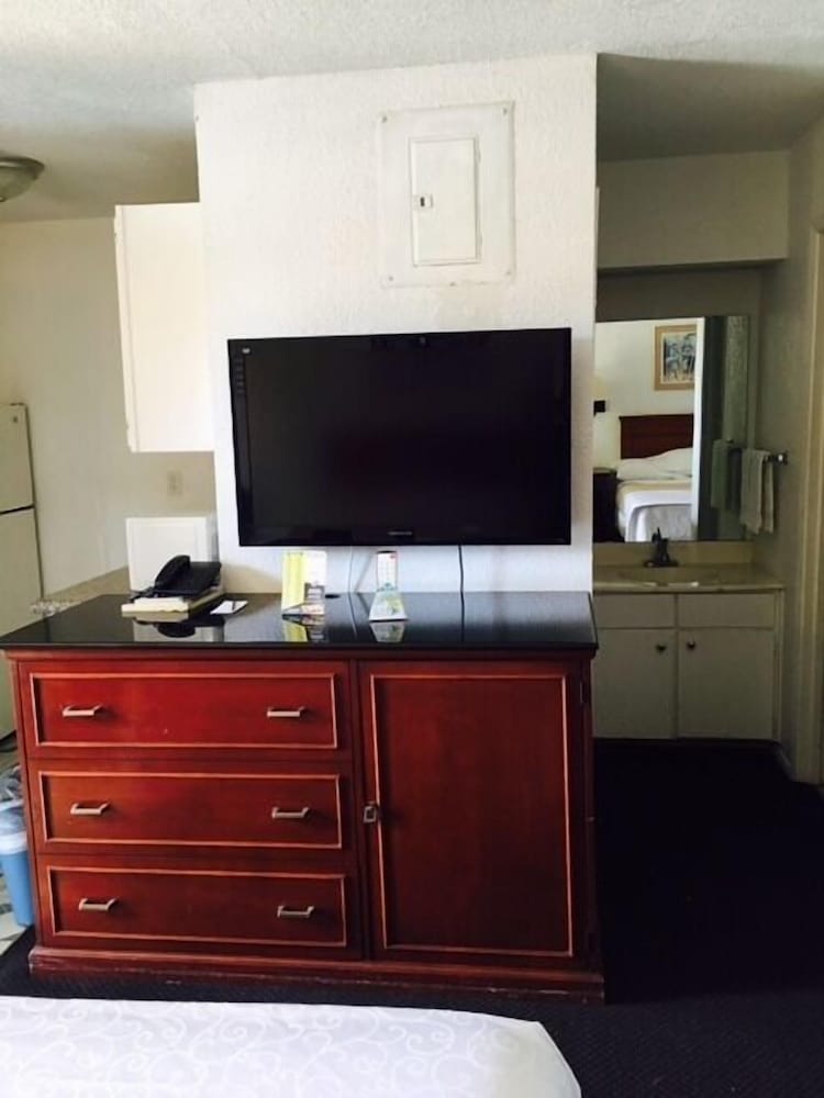 Ranch House Inn and Suites - photo 5
