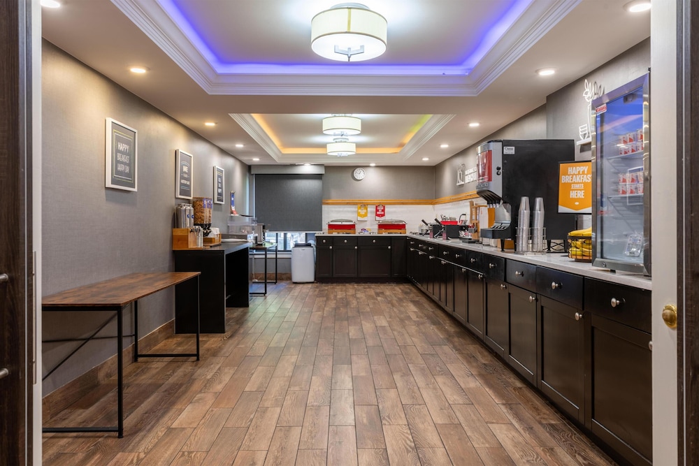 Hampton Inn Portsmouth Central - photo 65