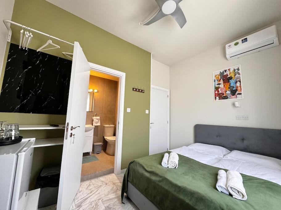 Smart Comfort RoomN2 with Private Bathroom in best Location Beach 250m