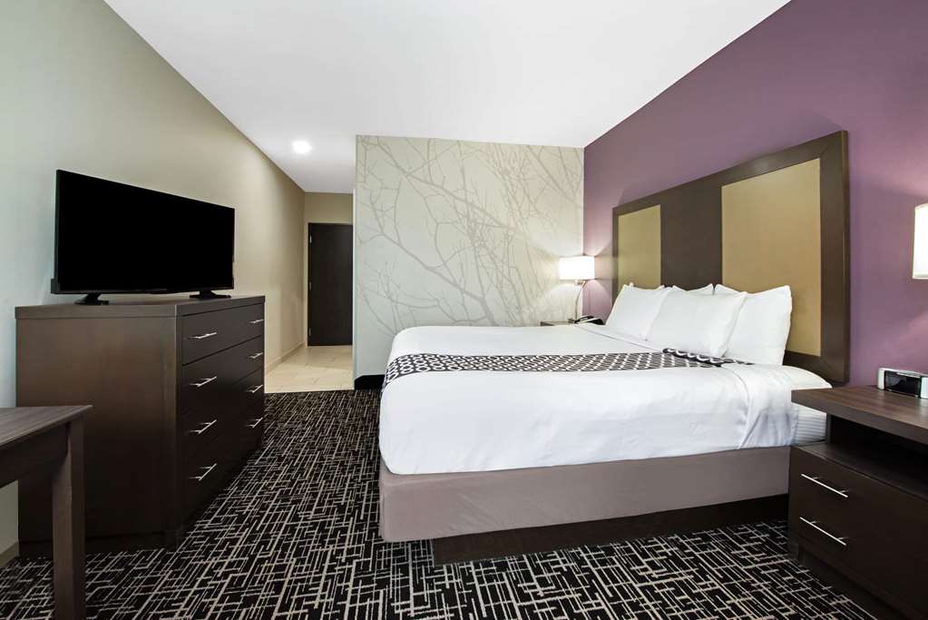 La Quinta Inn & Suites by Wyndham Lake Charles Westlake - photo 16
