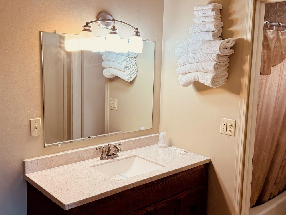 Ho Hum Motel - photo 14