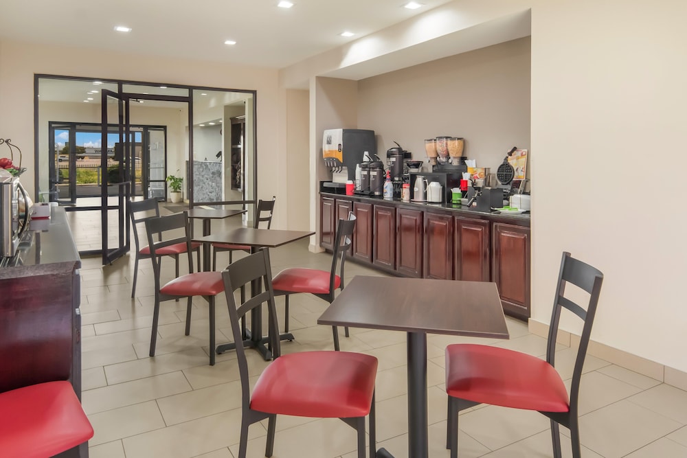 Red Roof Inn Terrell - photo 34
