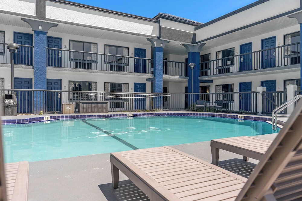 Baymont by Wyndham Orlando East - photo 33