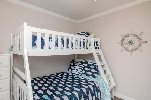 Mermaid Manor by Oak Island Accommodations - photo 12