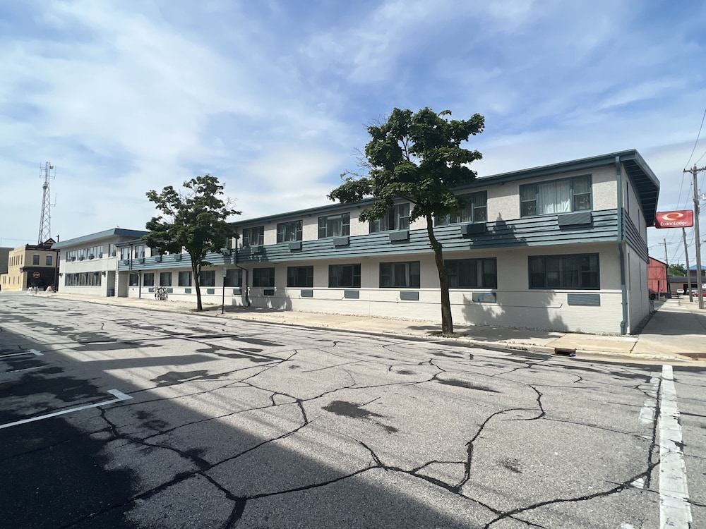 Days Inn by Wyndham Manitowoc - photo 20