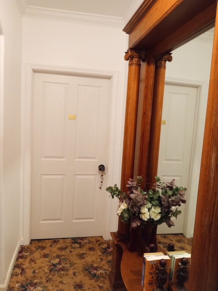 All Season's Groveland Inn - photo 2