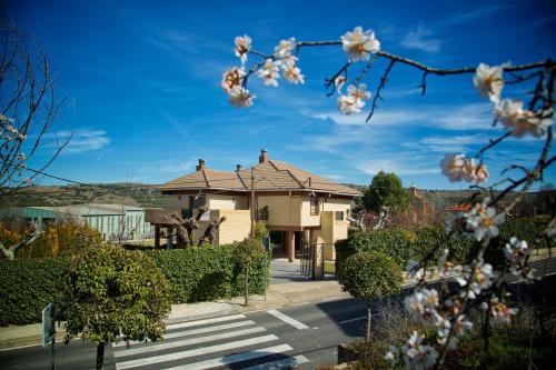 Villa Castro — 4-Star Luxury Hotel in Nuevalos, Spain