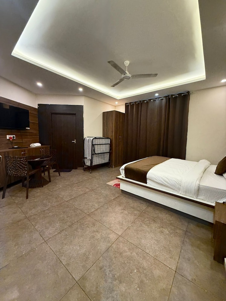 Sm Hotel — Ghaziabad — photo 5