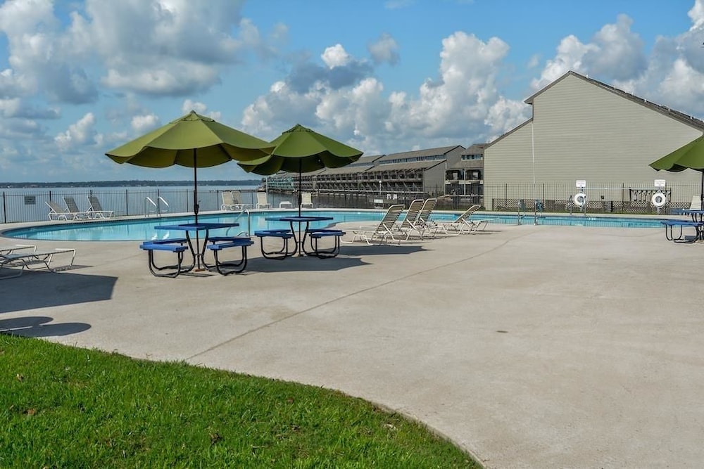 Resort Attractions - carbon neutral hotel in Willis