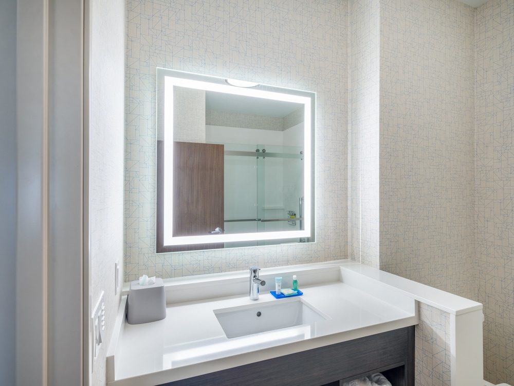 Holiday Inn Express & Suites Watertown by IHG - photo 27
