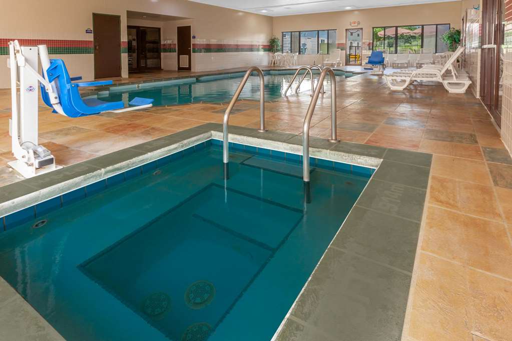 Days Inn by Wyndham Milan Sandusky South - photo 8