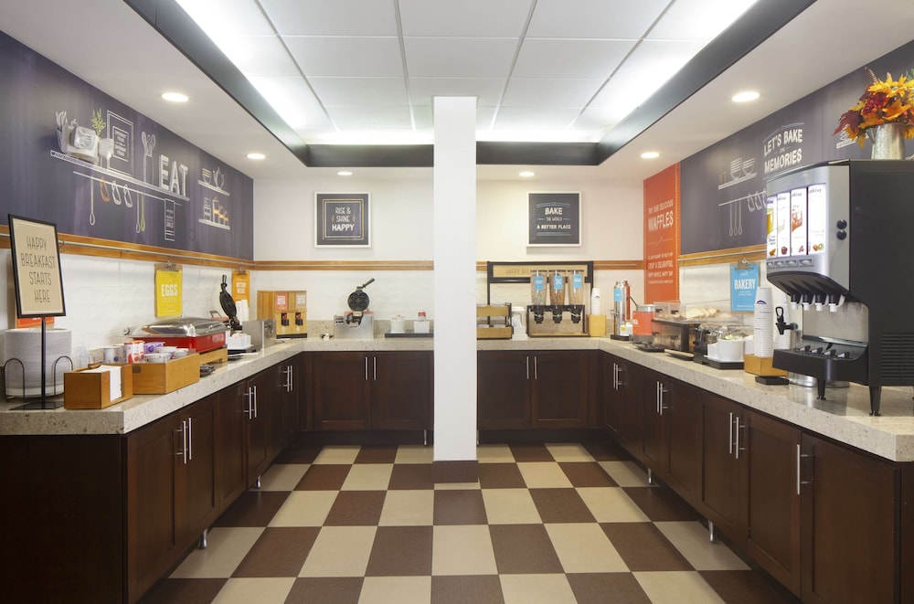 Hampton Inn Evansville - photo 24
