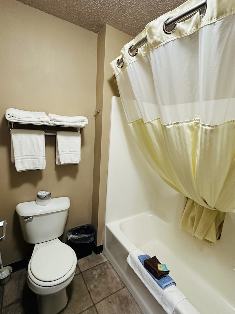 De Smet Super Deluxe Inn and Suites - photo 18