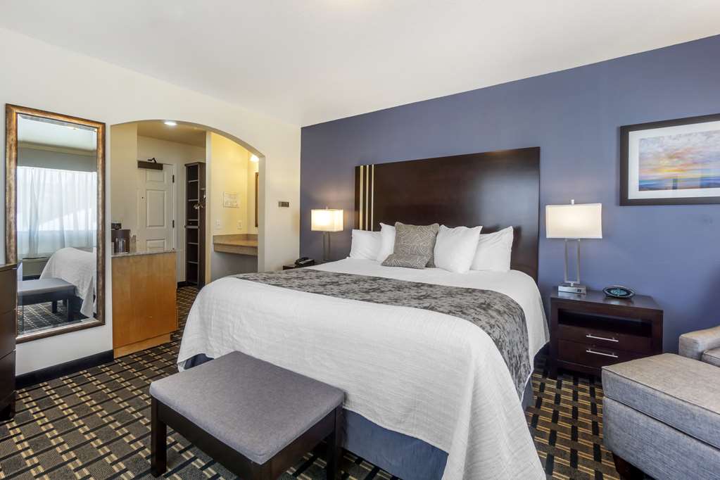 Best Western Plus Edmonds Harbor Inn - photo 24