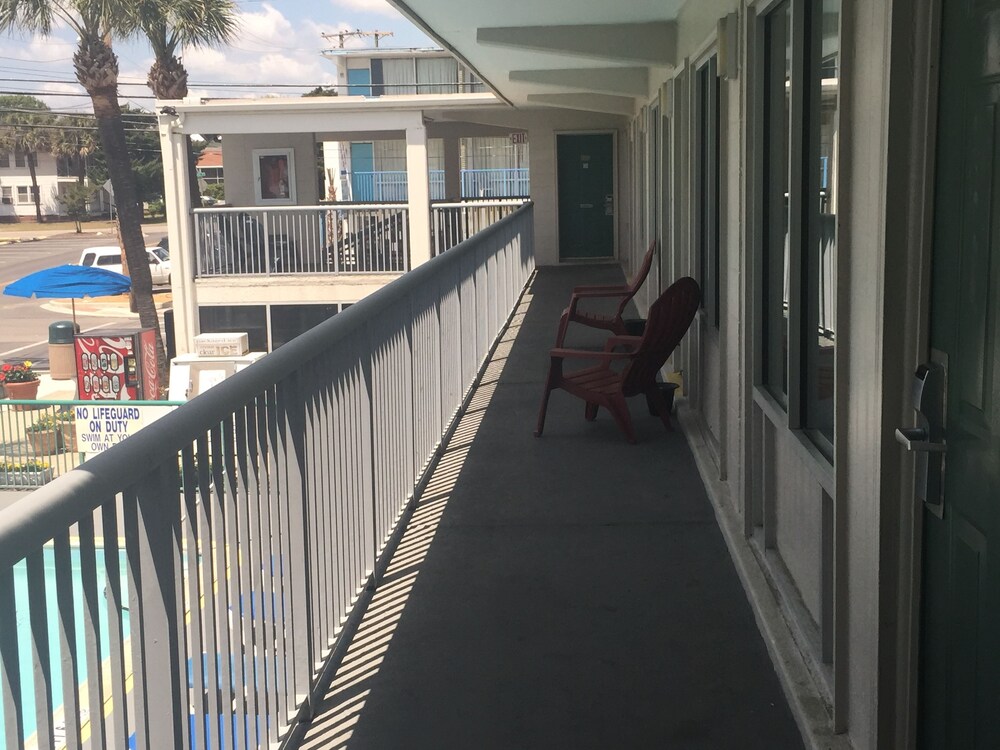 Admiral Motor Inn - photo 41