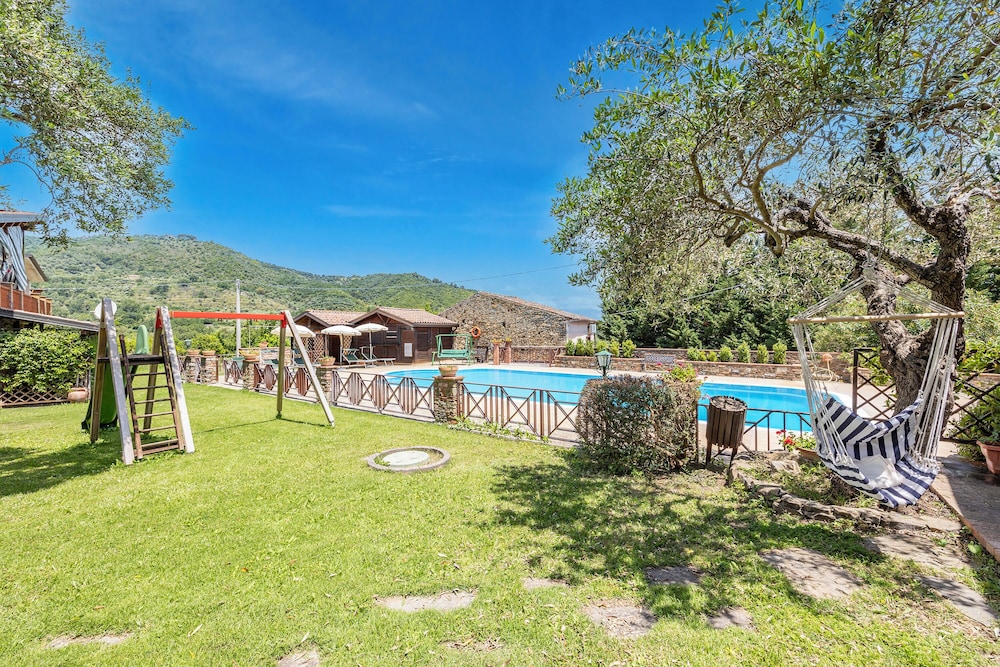 Local Stone Cottage With Shared Pool — 4-Star Luxury Hotel in Casal Velino, Italy