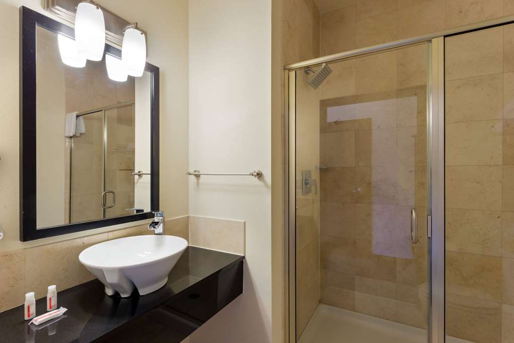 Days Inn & Suites by Wyndham Milwaukee - photo 8