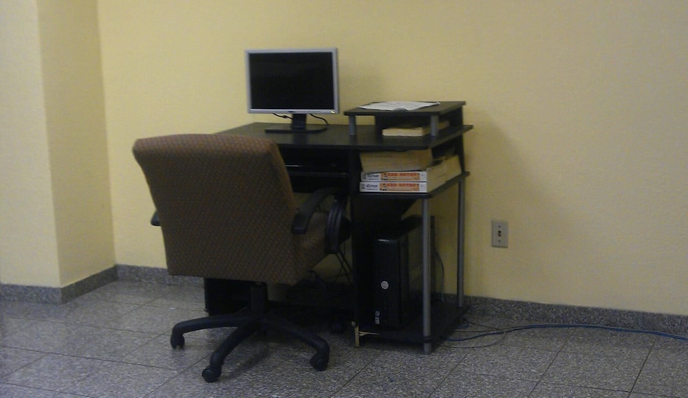 Park Hill Inn and Suites - photo 12