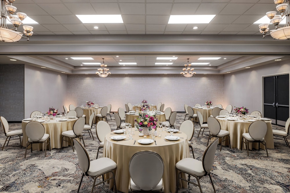 Crowne Plaza Auburn Hills by IHG - photo 59