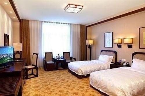 Golden Stone Tang Feng International Hot Spring Hotel Dali — 4-Star Luxury Hotel in Dalian, People's Republic of China