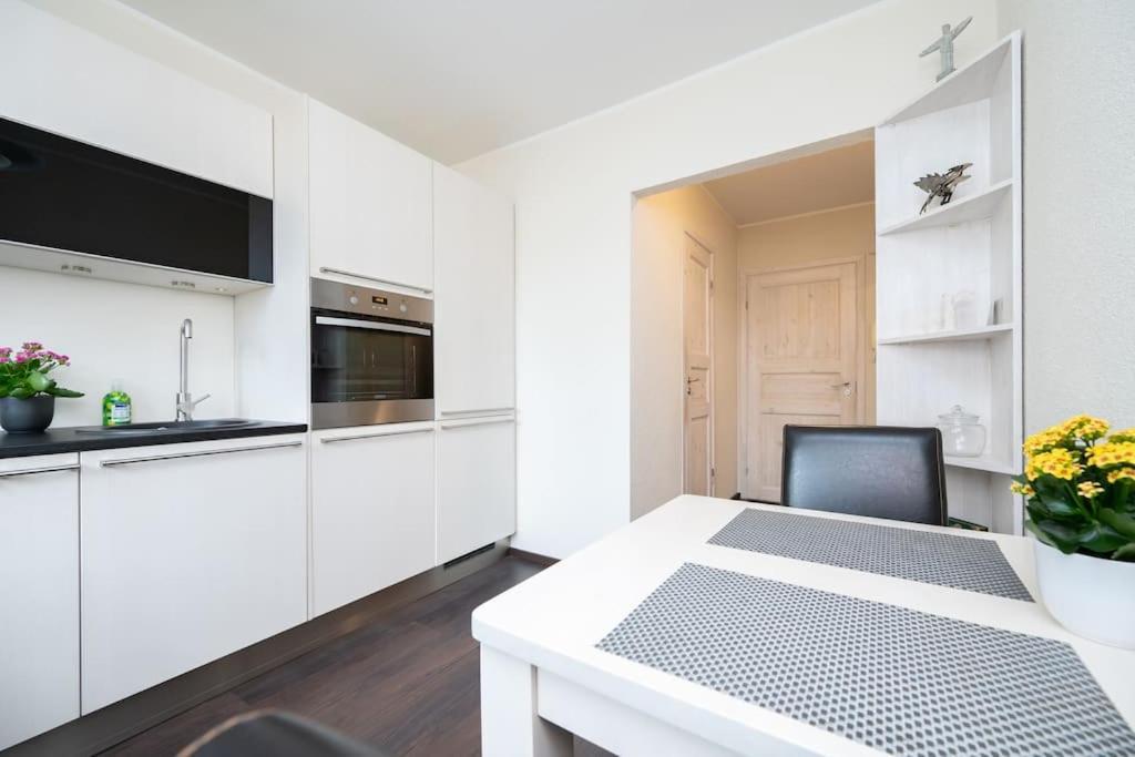 Convenient Stay Close To Airport And Old Town