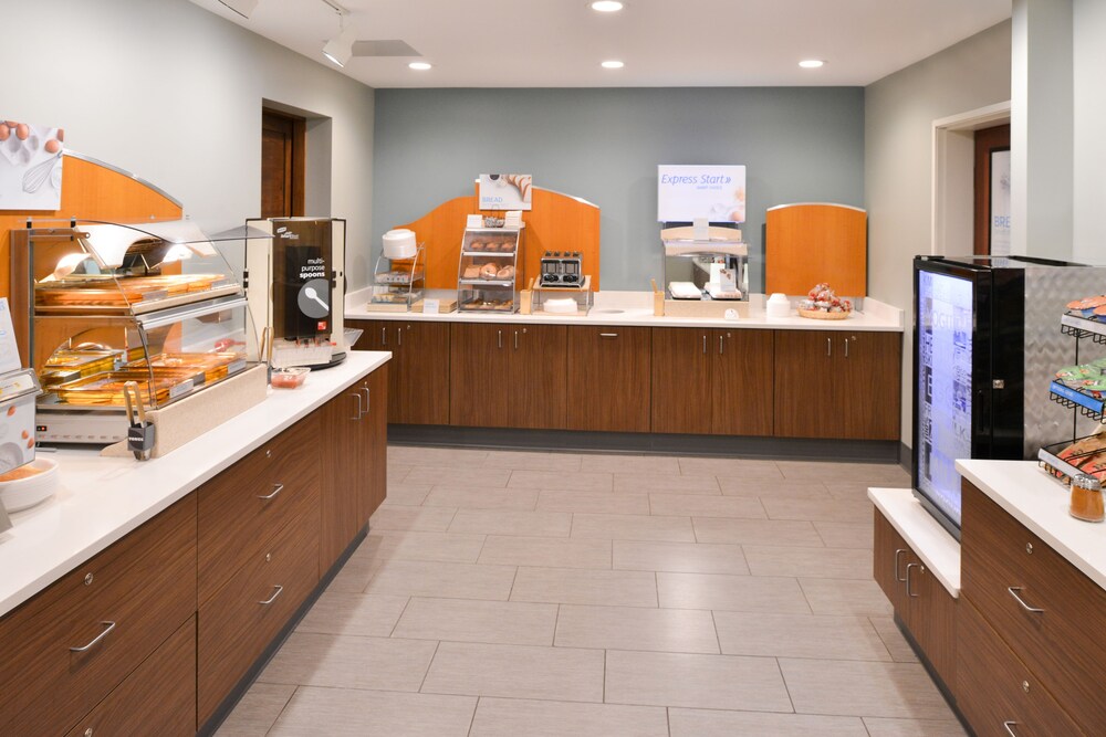 Holiday Inn Express Suites Clifton Park by IHG - photo 42