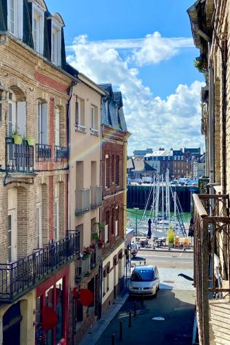 Le Confort Normand Sur Les Quais & Proxy Plage Chaleureux Full Equipe & Netflix Parking Gratuit — 4-Star Luxury Hotel in Dieppe, France