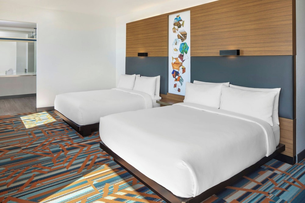 Aloft Phoenix Airport - photo 10