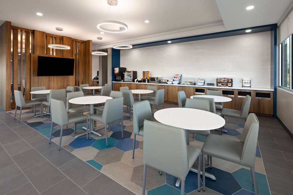 Microtel Inn & Suites by Wyndham Olive Branch - photo 32