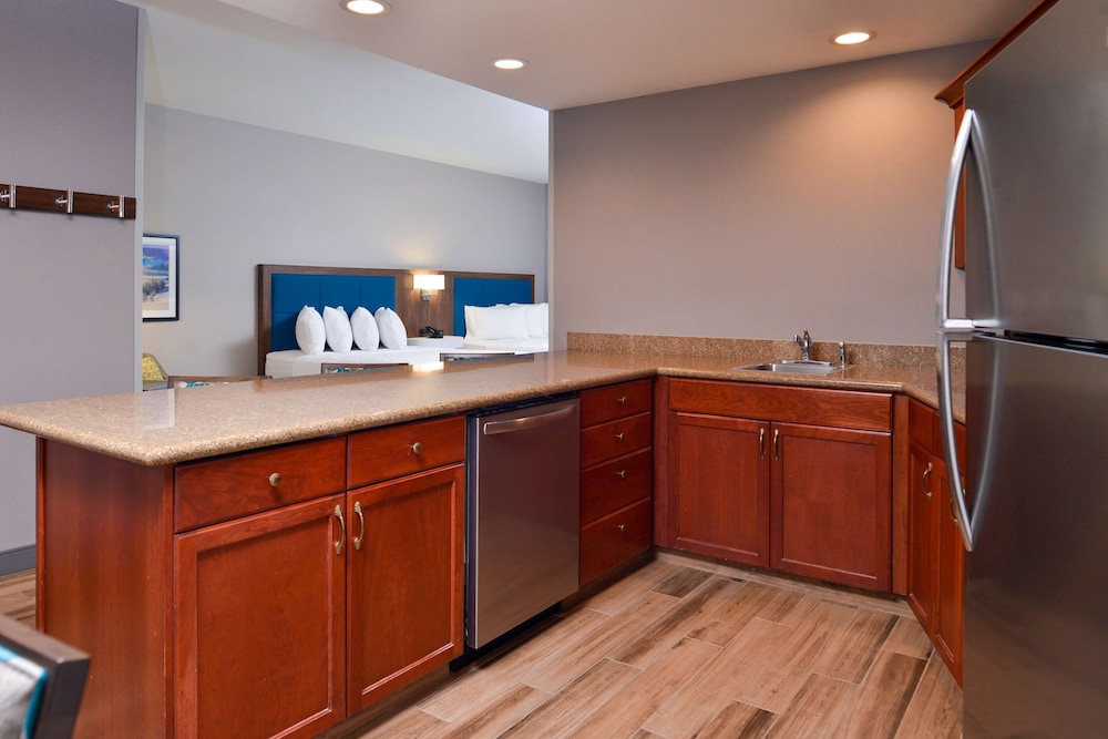 Hampton Inn & Suites Boise Spectrum - photo 54