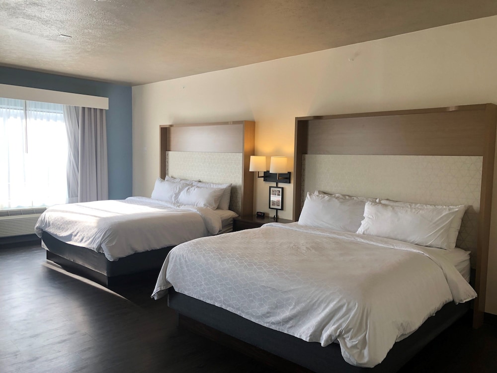 Holiday Inn Omaha Downtown Waterpark by IHG - photo 9