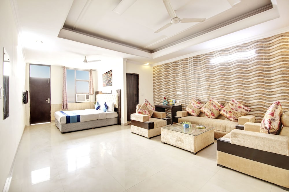 Hotel Vibe Blue - carbon neutral hotel in Noida