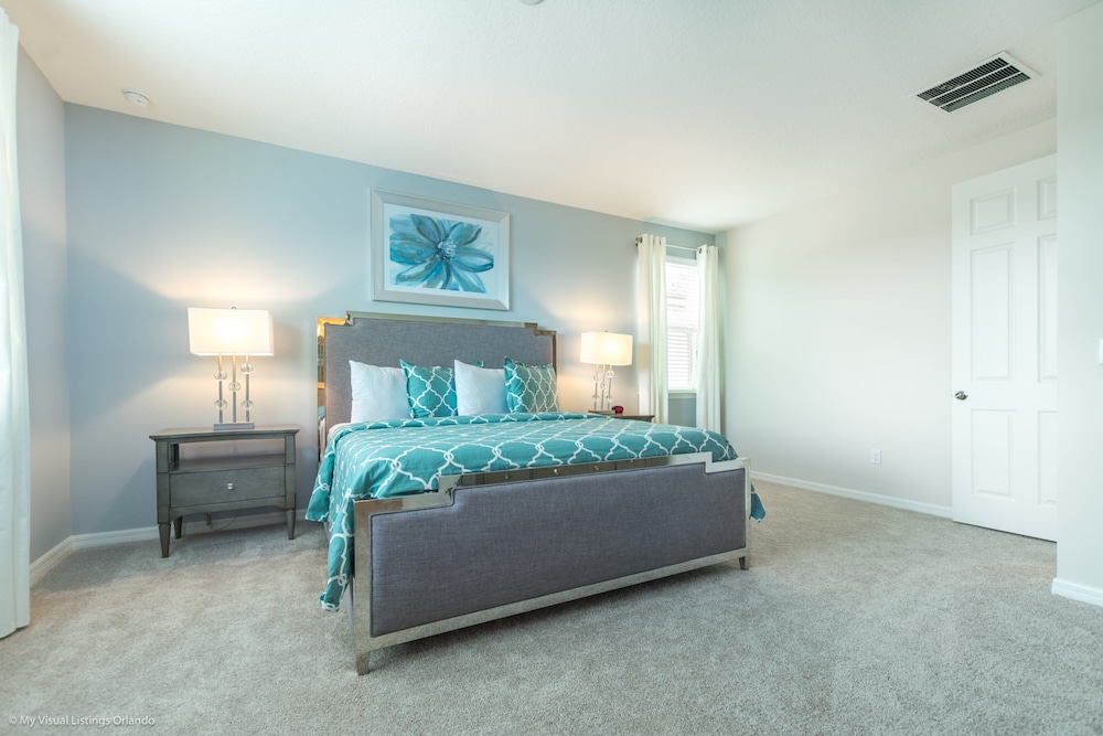 Beautiful 4 Bed With Pool & Spa - photo 33