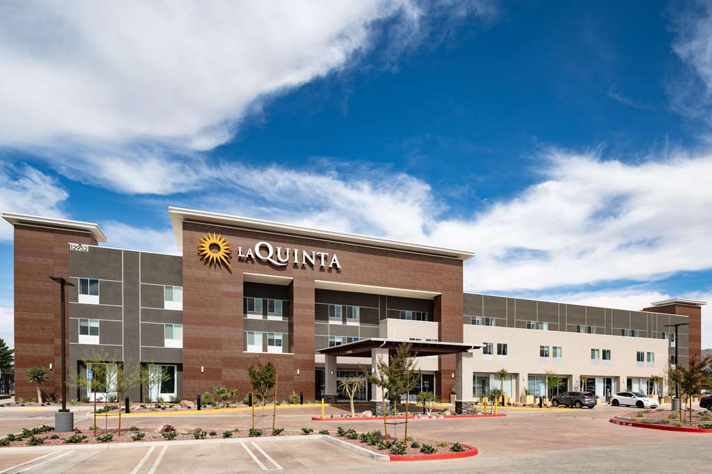 La Quinta Inn & Suites by Wyndham Yucaipa - photo 3