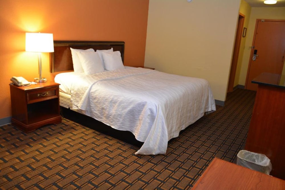 Buckeye Inn Express - photo 7