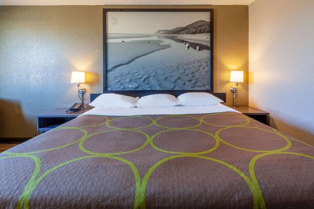 Super 8 by Wyndham Roseville Detroit Area - photo 14
