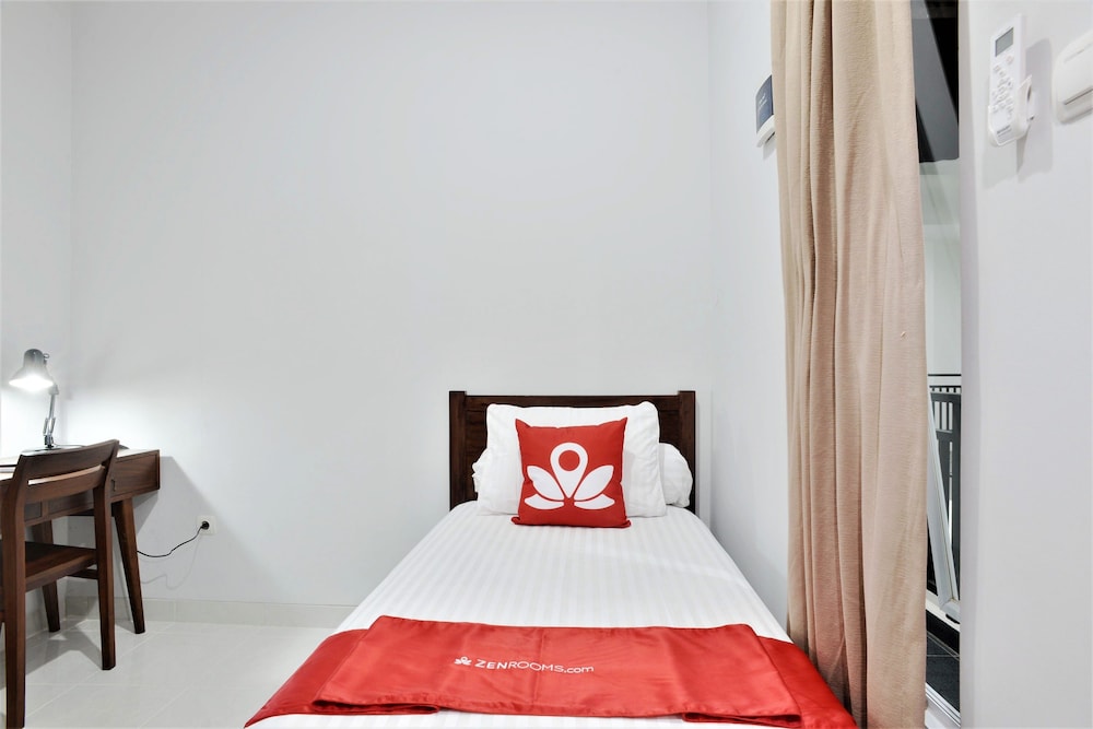ZEN Rooms Bintaro Sector 3 in South Tangerang, Indonesia