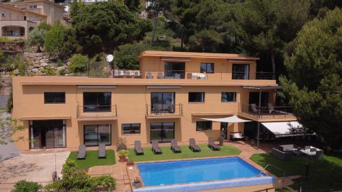 VILLA LA CALA with swimming pool & sea view 10 min walk from the sea — 4-Star Luxury Hotel in Blanes, Spain