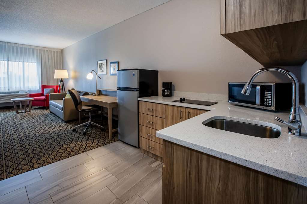 Days Inn & Suites by Wyndham Rochester Hills MI - photo 10