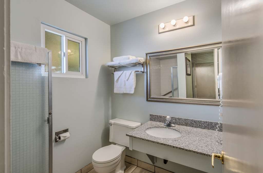 Econo Lodge Inn & Suites Yreka - photo 17