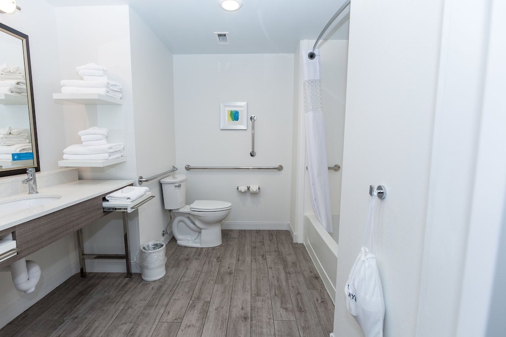 Hampton Inn & Suites Syracuse North Airport Area - photo 45