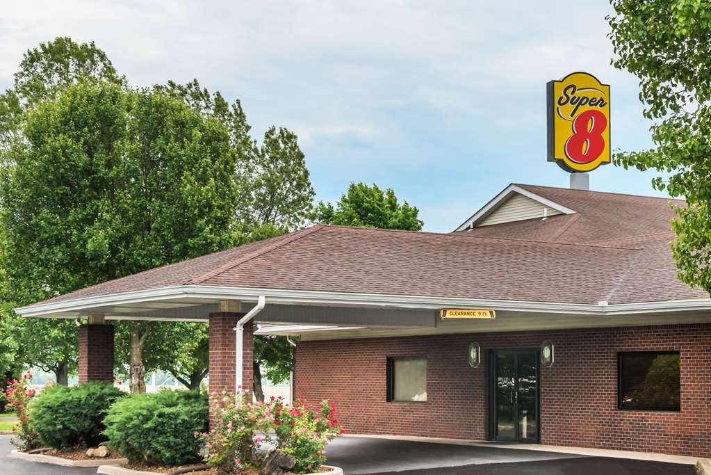 Super 8 by Wyndham O’Fallon in O'fallon, United States