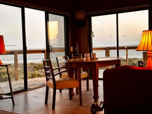 Idlewild Secluded Absolute Beachfront Escape — Swansea
