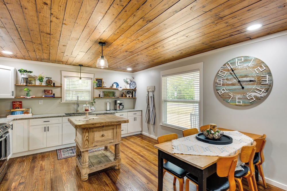 Lindale Vacation Rental with Deck and Grill - photo 6