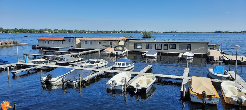 VISSERSLUST Rooms Apartments and Houseboats