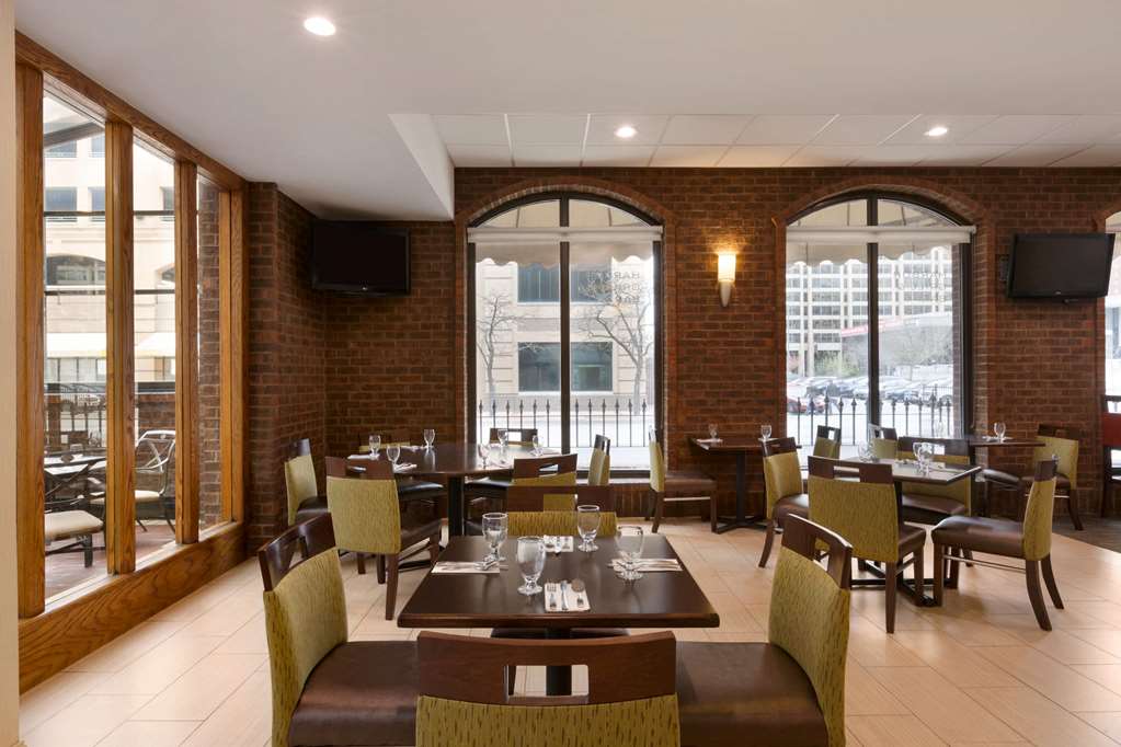 Days Inn by Wyndham Baltimore Inner Harbor - photo 12