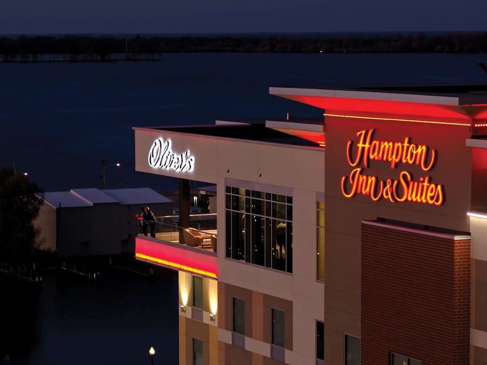 Hampton Inn & Suites Erie Bayfront - photo 52